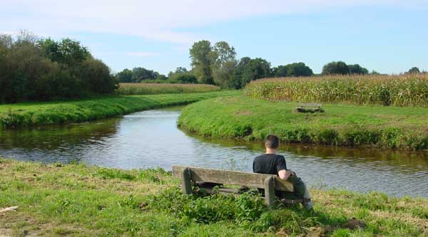 even uitrusten langs het water