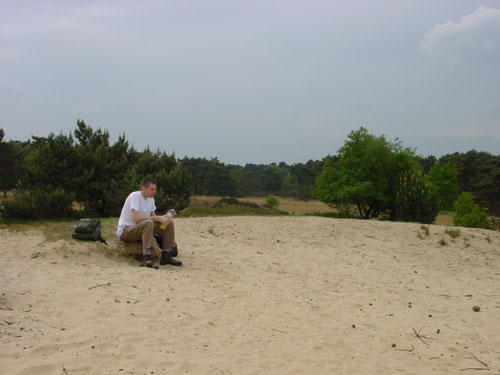 een hapje eten in het zand